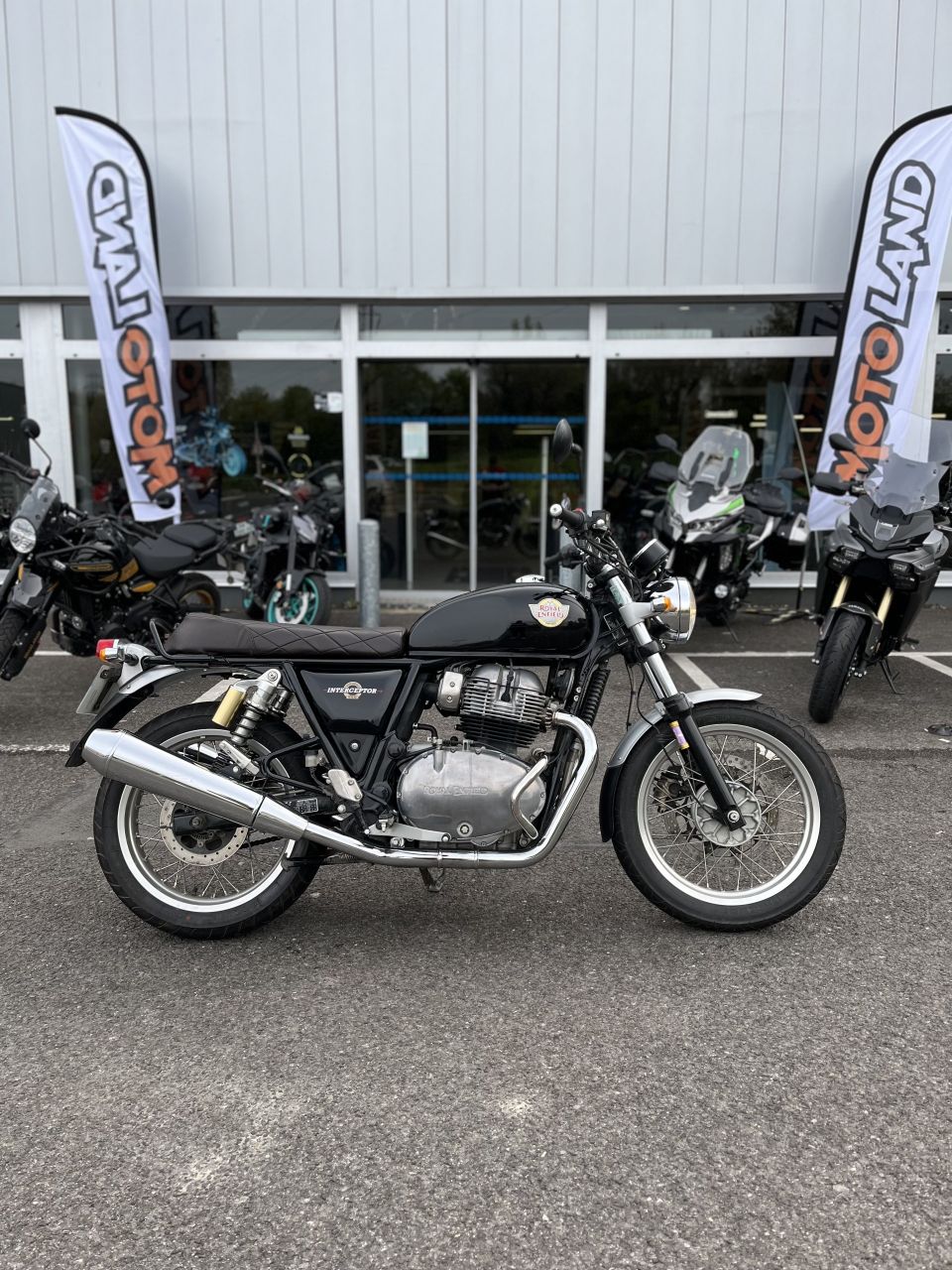 ROYAL ENFIELD INTERCEPTOR 4