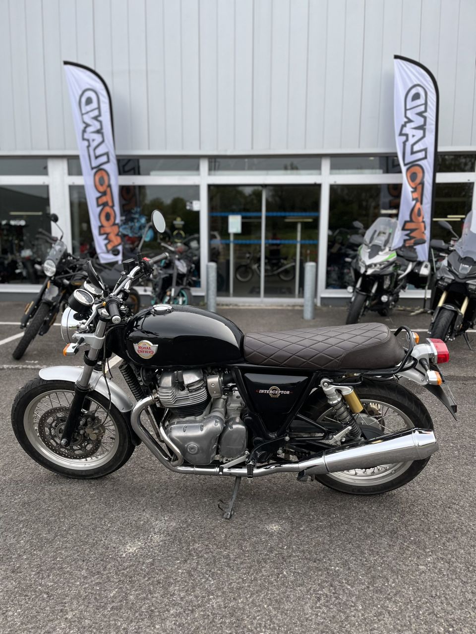 ROYAL ENFIELD INTERCEPTOR 4