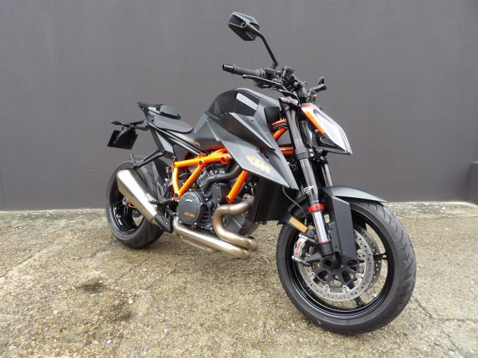 KTM 1290 SUPER DUKE R 4