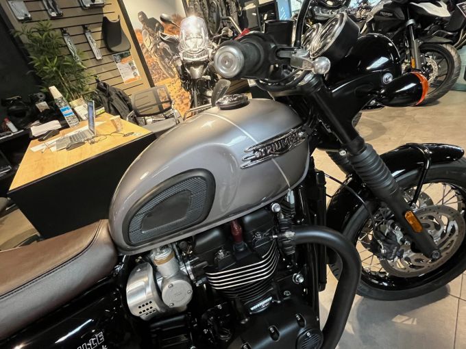 TRIUMPH Bonneville T120 Black 4