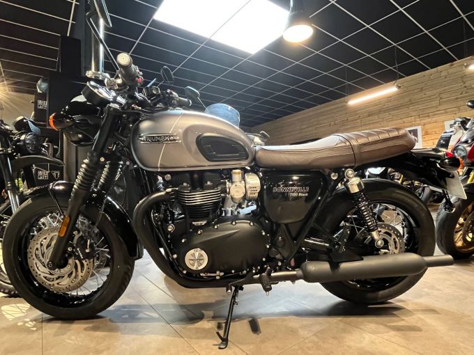 TRIUMPH Bonneville T120 Black 4