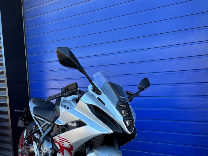 SUZUKI GSX-8R 4