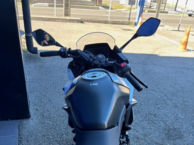 SUZUKI GSX-8R 4