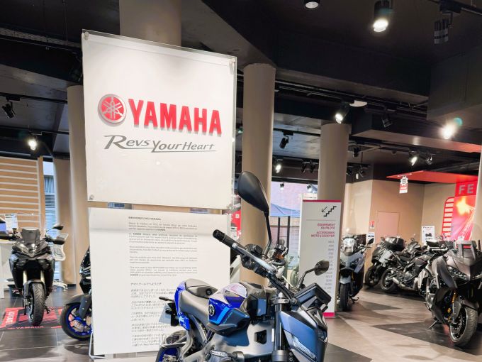 YAMAHA MT-09  Y-AMT 4