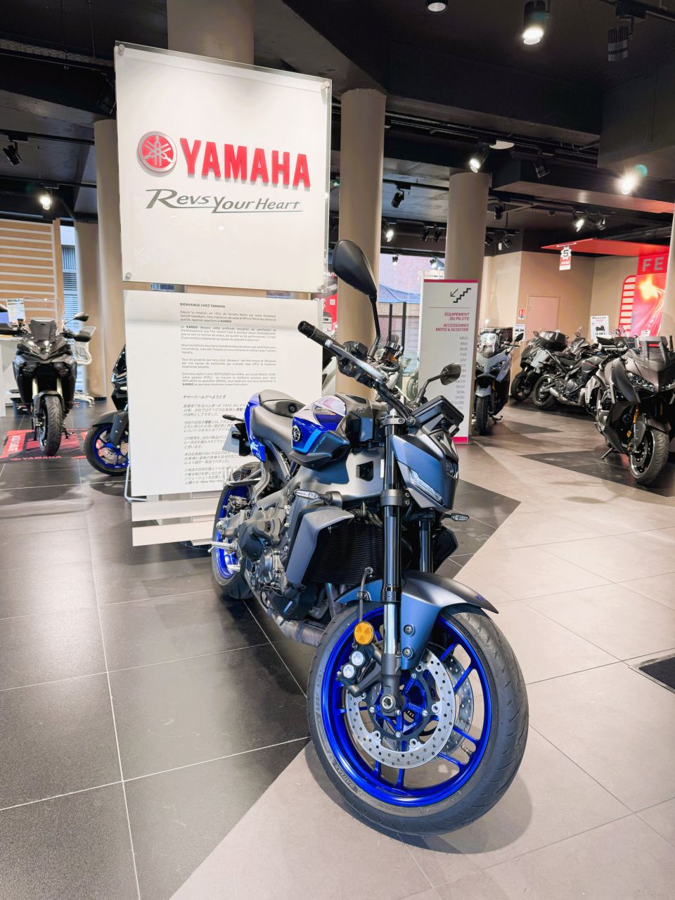 YAMAHA MT-09  Y-AMT 4