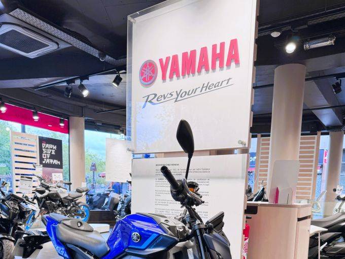 YAMAHA MT-09  Y-AMT 4