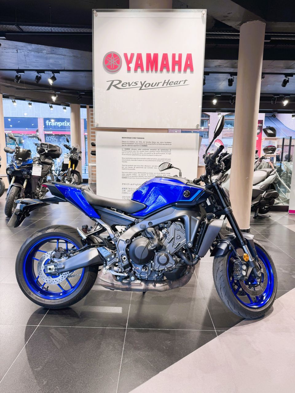 YAMAHA MT-09  Y-AMT 4