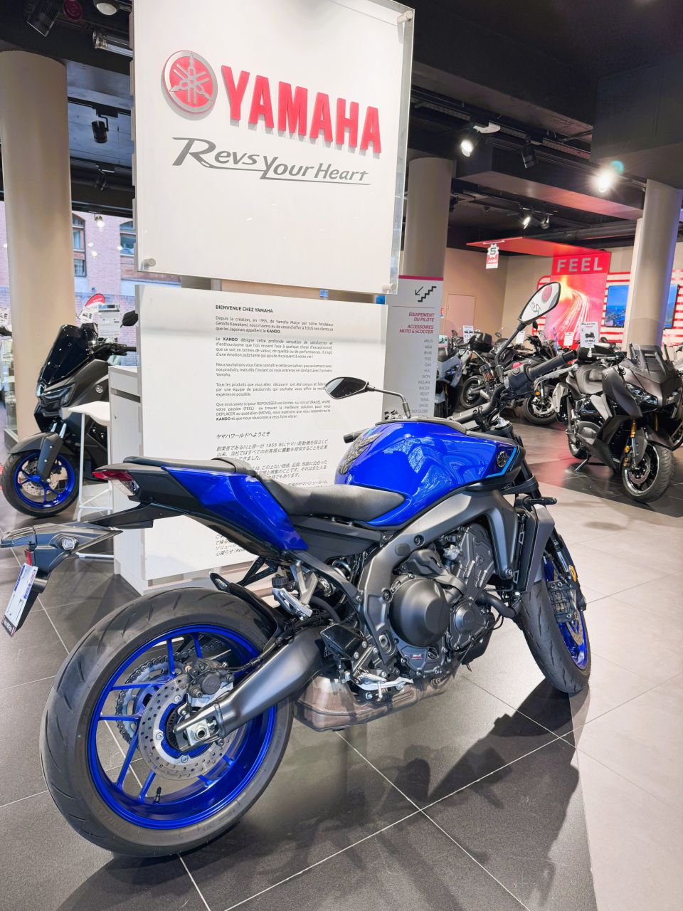 YAMAHA MT-09  Y-AMT 4