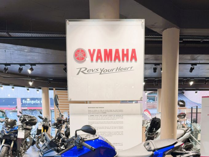 YAMAHA MT-09  Y-AMT 4