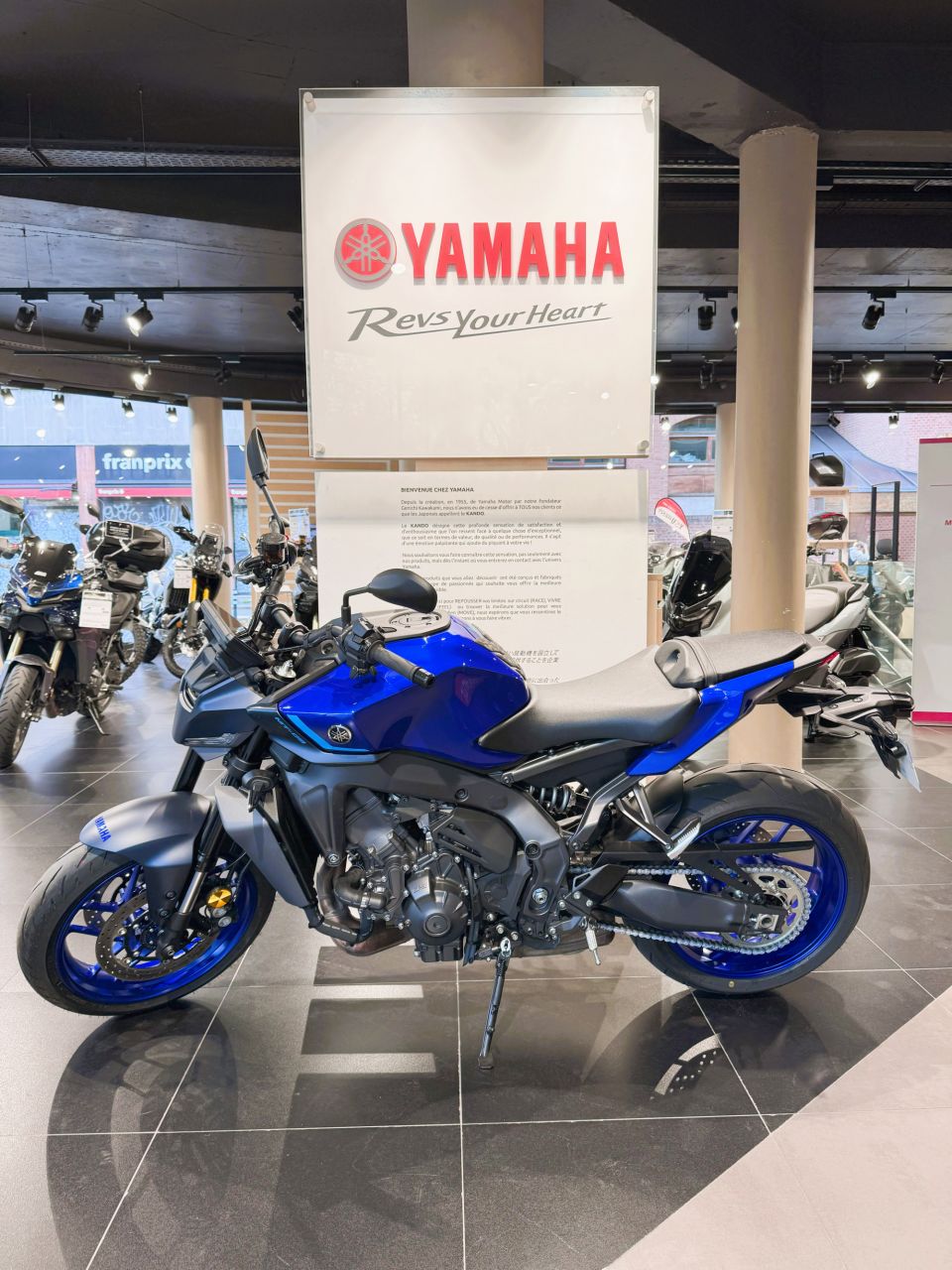 YAMAHA MT-09  Y-AMT 4