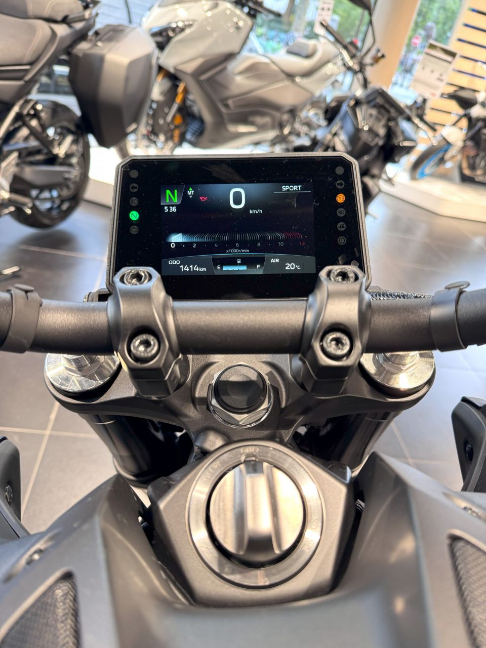 YAMAHA MT-09  Y-AMT 4