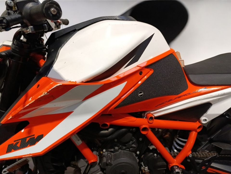KTM 1290 SUPER DUKE R 4