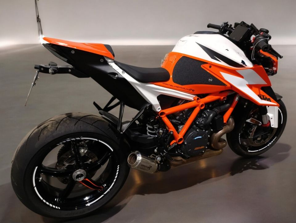 KTM 1290 SUPER DUKE R 4