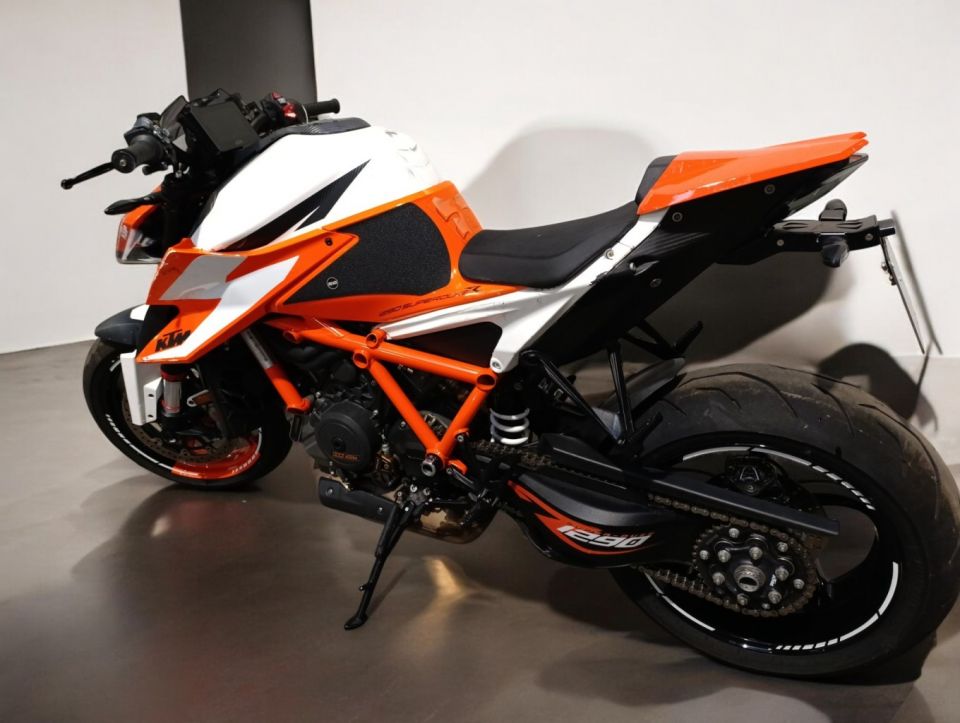 KTM 1290 SUPER DUKE R 4