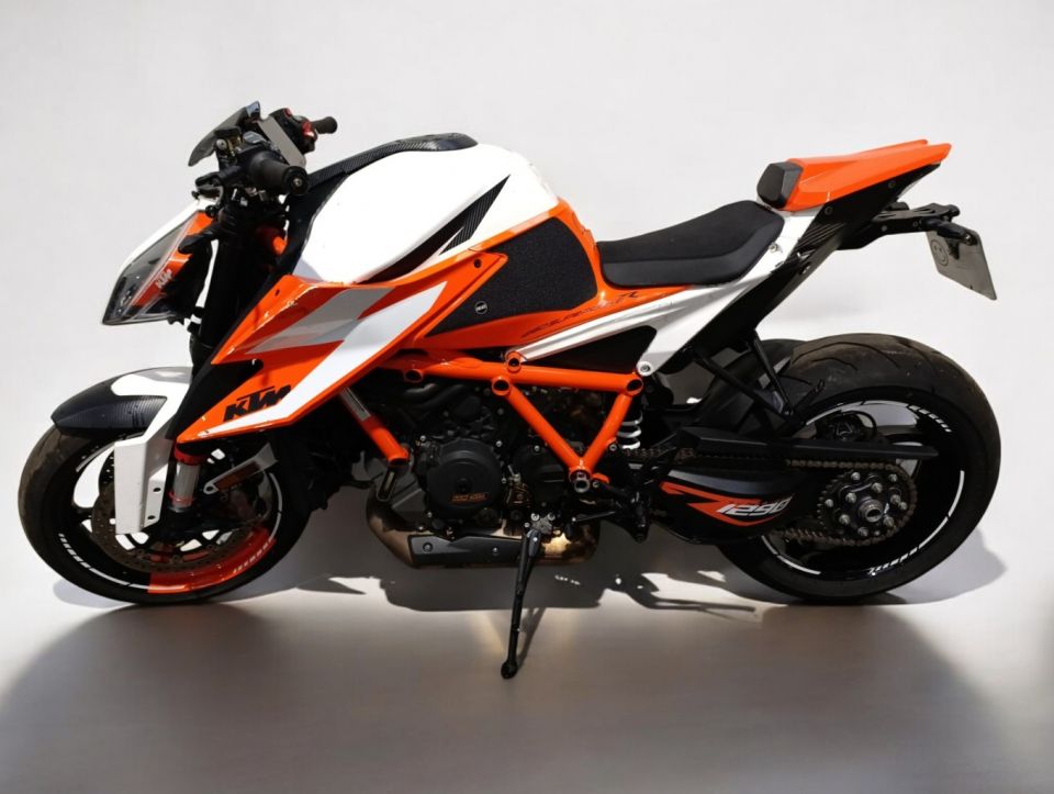 KTM 1290 SUPER DUKE R 4