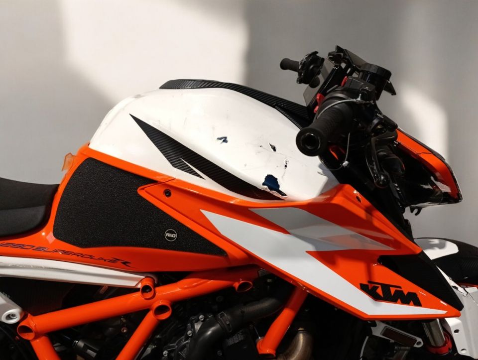 KTM 1290 SUPER DUKE R 4