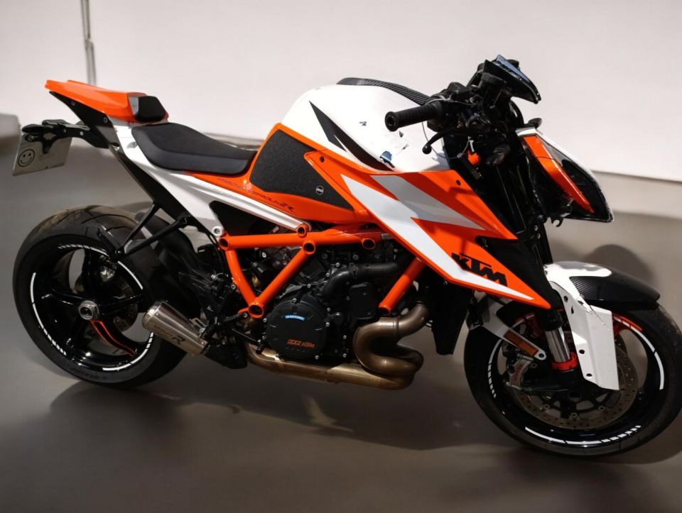 KTM 1290 SUPER DUKE R 4