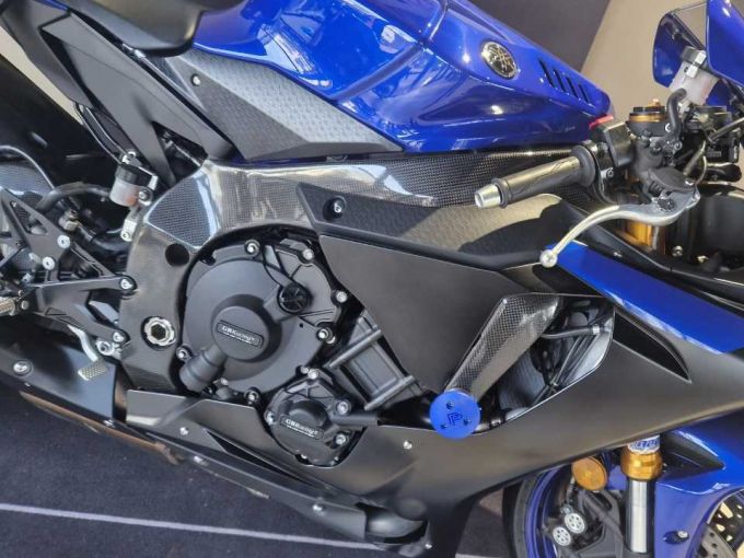 YAMAHA YZF 1000 R1 4