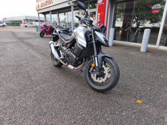 HONDA CB750 HORNET 4