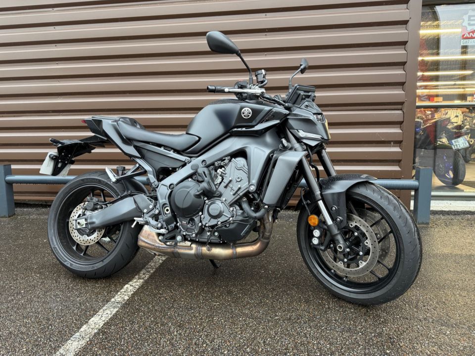YAMAHA MT-09  Y-AMT 4