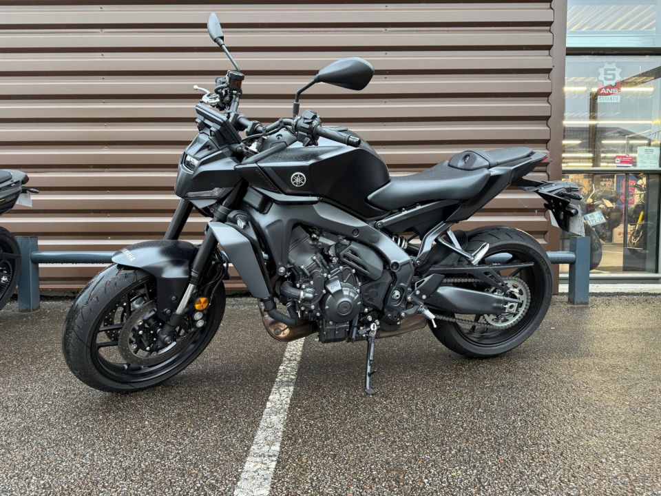 YAMAHA MT-09  Y-AMT 4