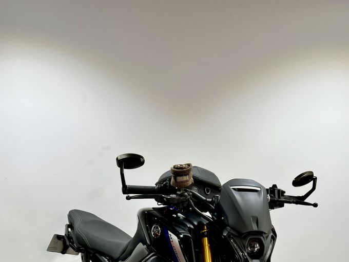 YAMAHA MT-09 SP 4