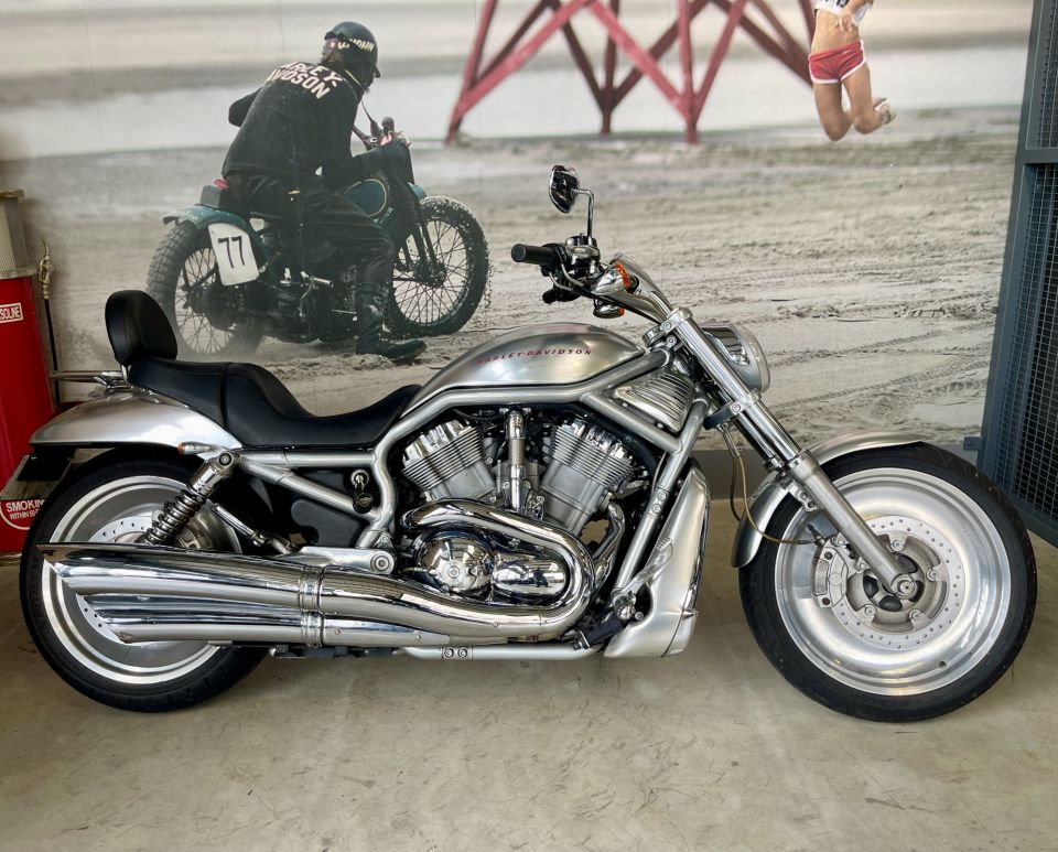 HARLEY-DAVIDSON V-ROD 1130 4