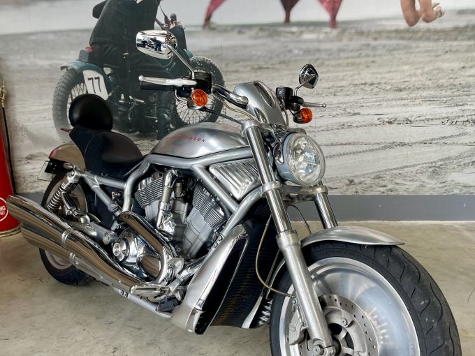 HARLEY-DAVIDSON V-ROD 1130 4