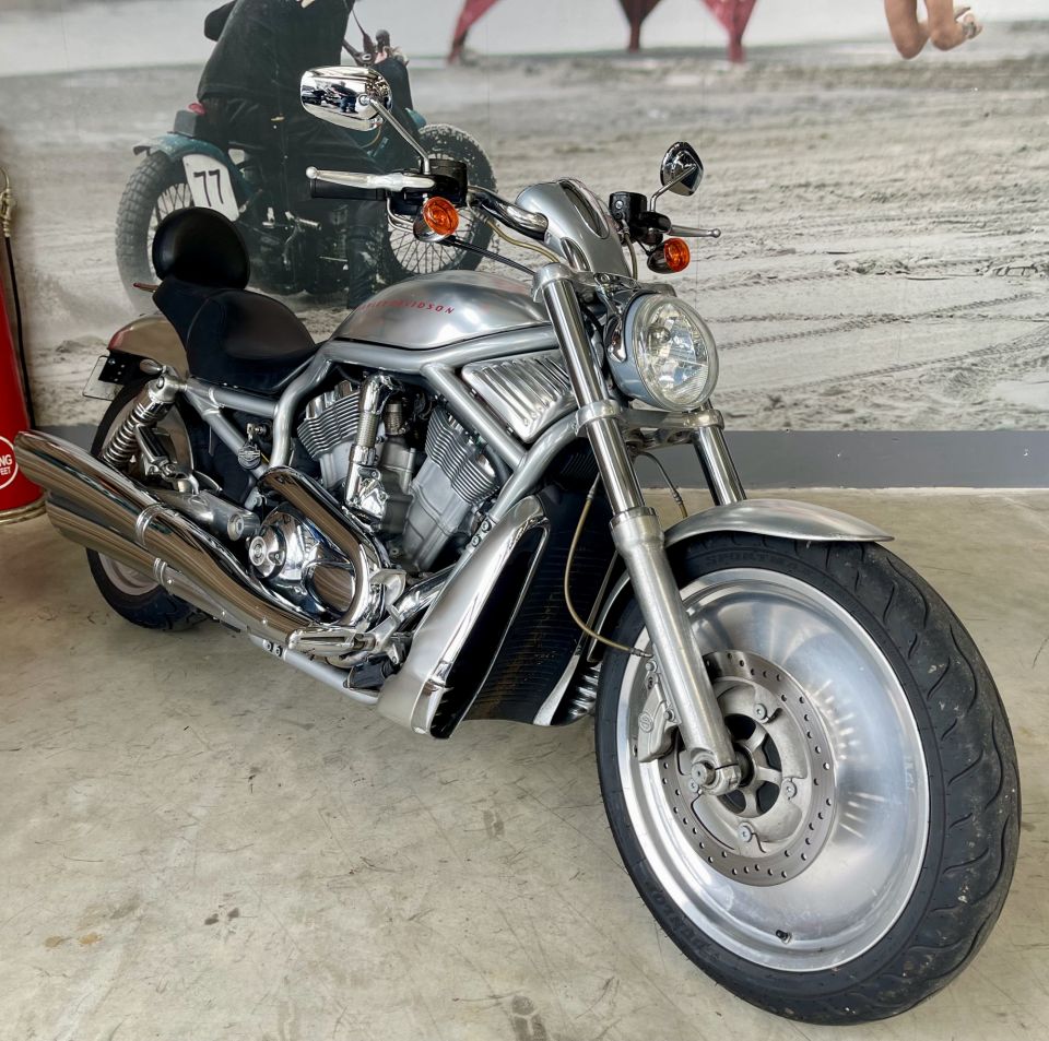 HARLEY-DAVIDSON V-ROD 1130 4
