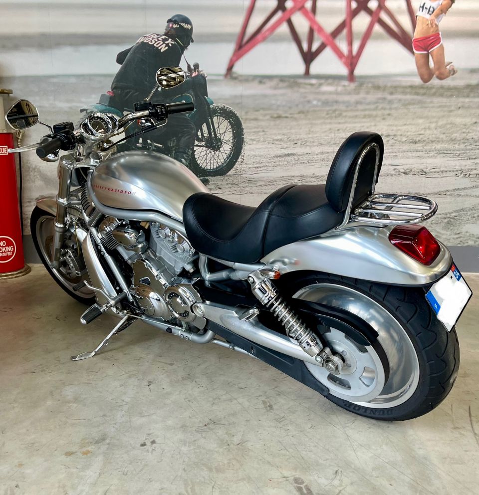 HARLEY-DAVIDSON V-ROD 1130 4