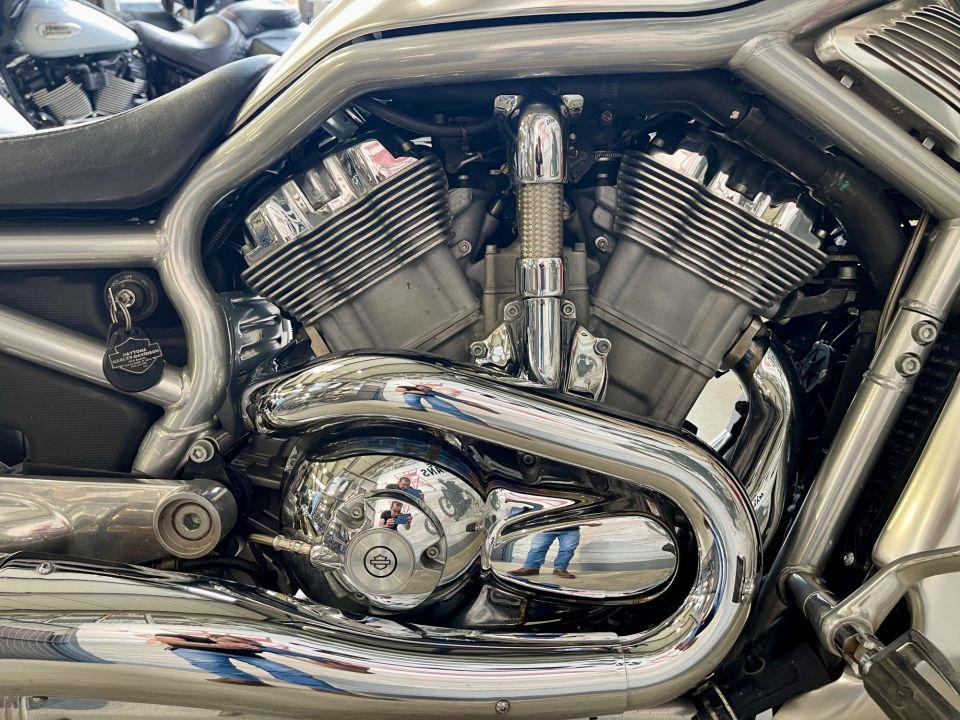 HARLEY-DAVIDSON V-ROD 1130 4