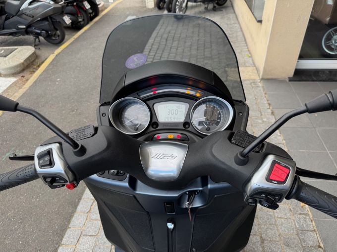 PIAGGIO MP3 300 HPE ABS ASR 4