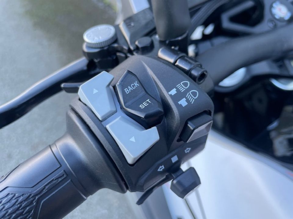 MOTO MORINI X-cape 650 4