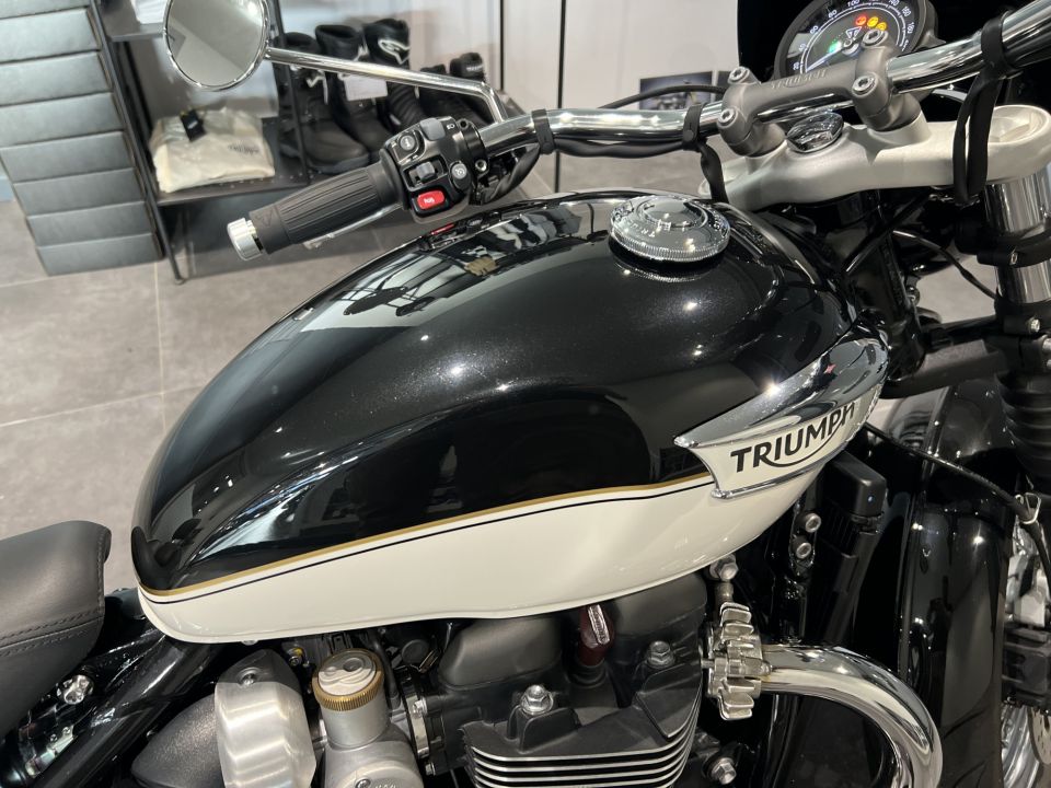 TRIUMPH SPEEDMASTER 1200 4