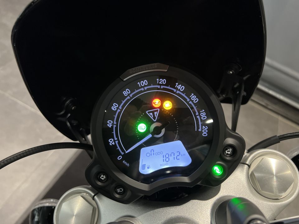 TRIUMPH SPEEDMASTER 1200 4