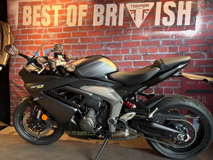 TRIUMPH 	DAYTONA 660 4