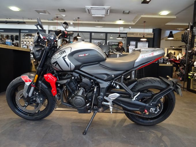 TRIUMPH TRIDENT 660 4