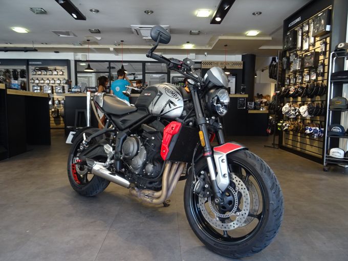 TRIUMPH TRIDENT 660 4