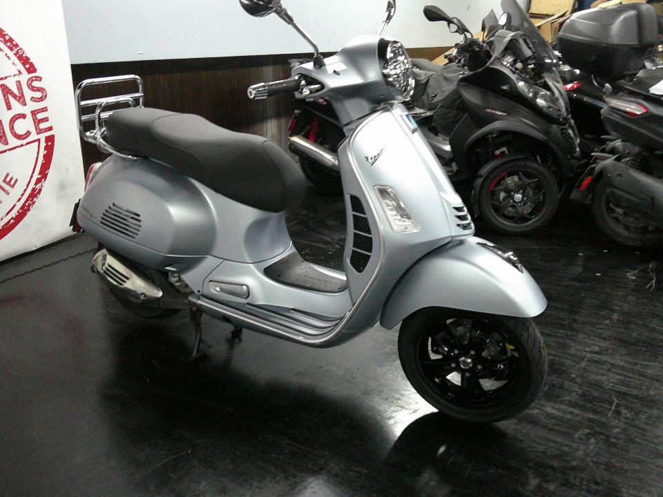 VESPA GTS 300 SUPER 4