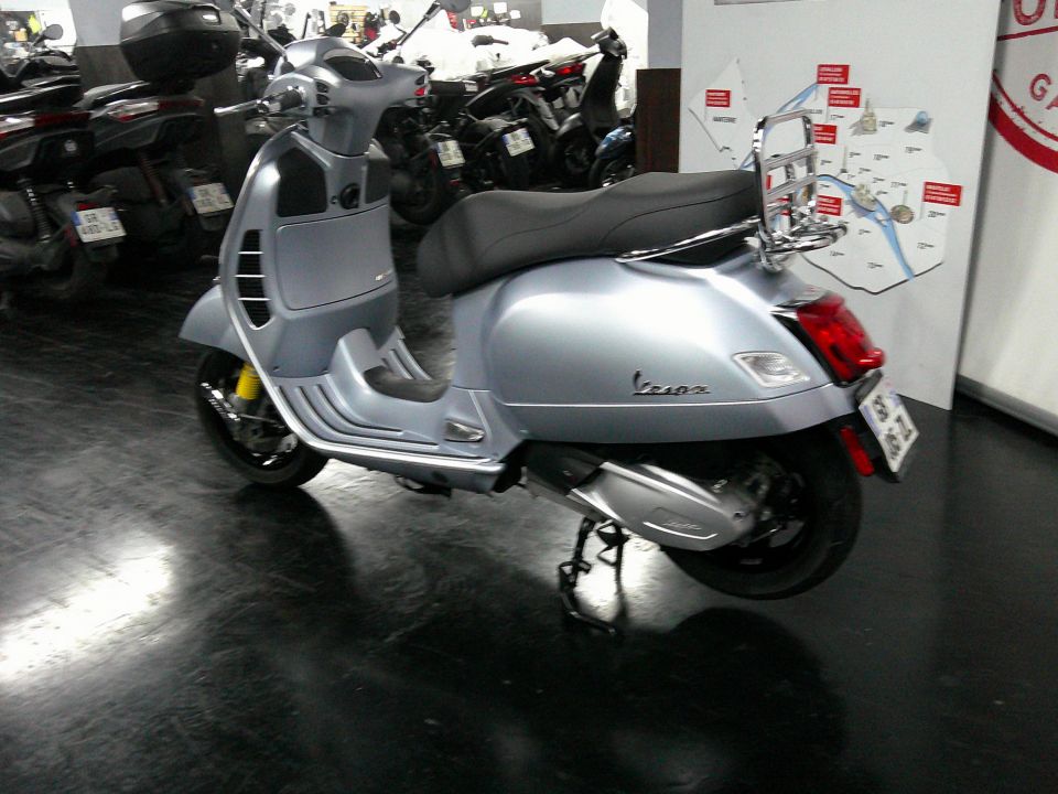 VESPA GTS 300 SUPER 4