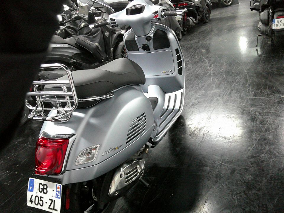 VESPA GTS 300 SUPER 4
