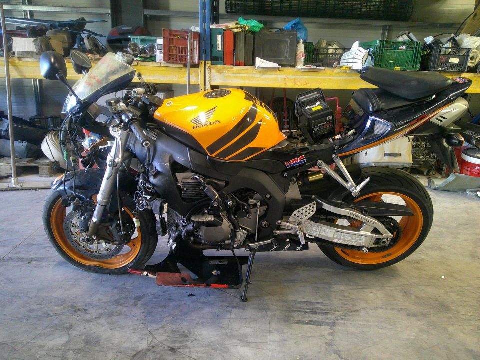 HONDA CBR 1000 R 4