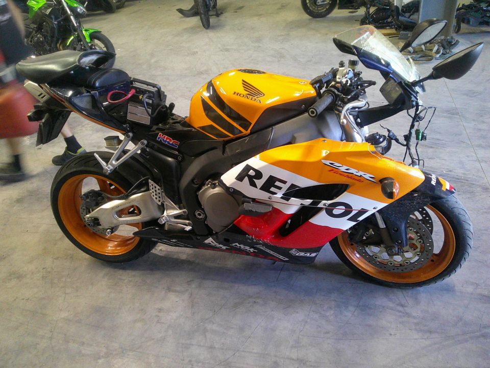 HONDA CBR 1000 R 4