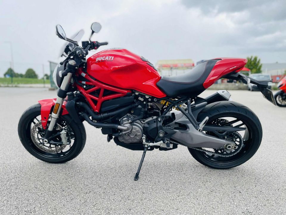 DUCATI MONSTER 821 4