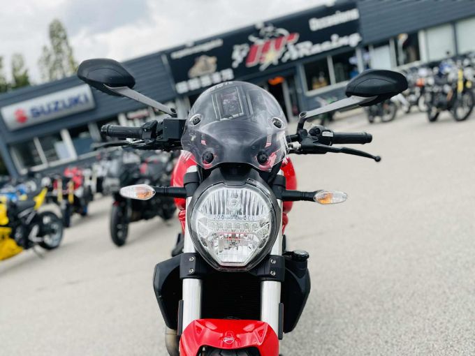 DUCATI MONSTER 821 4