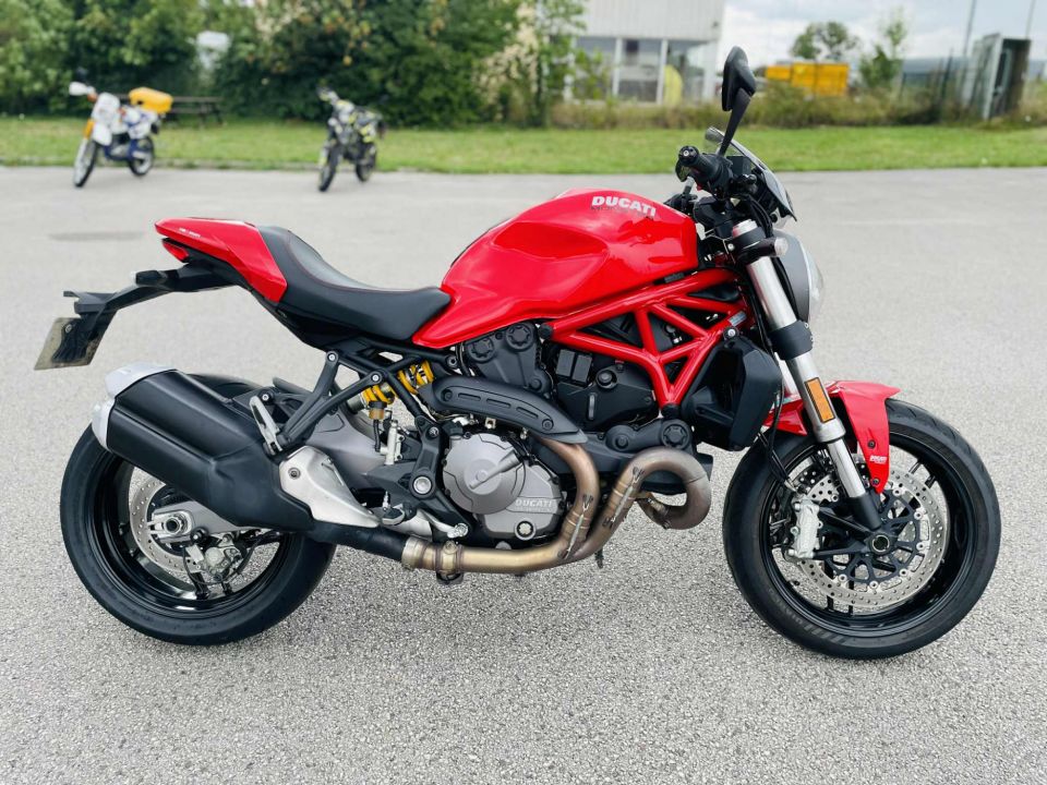 DUCATI MONSTER 821 4