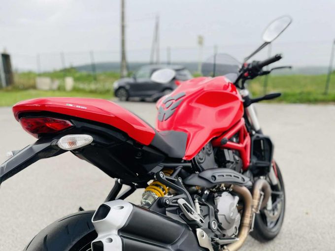 DUCATI MONSTER 821 4
