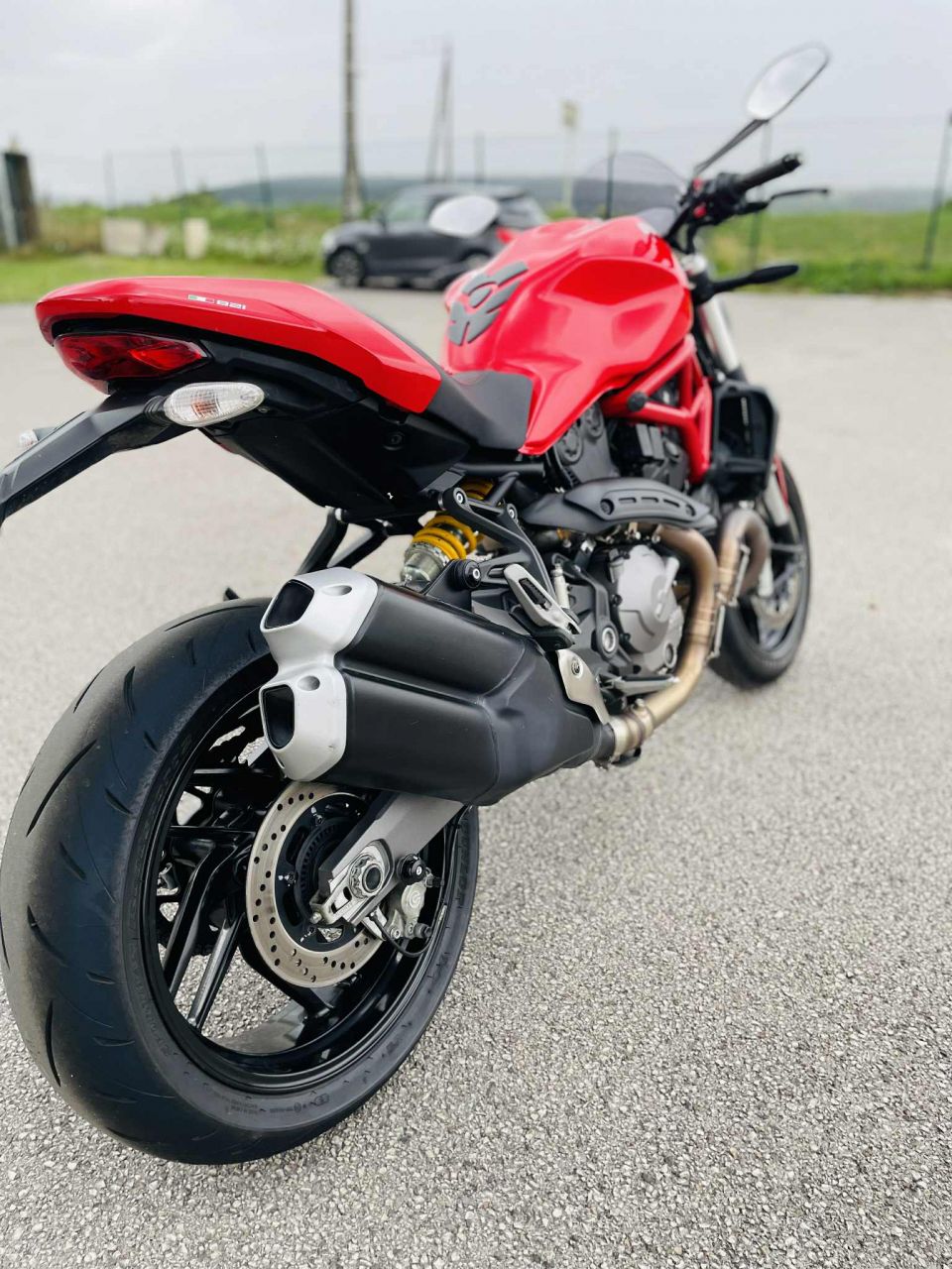 DUCATI MONSTER 821 4