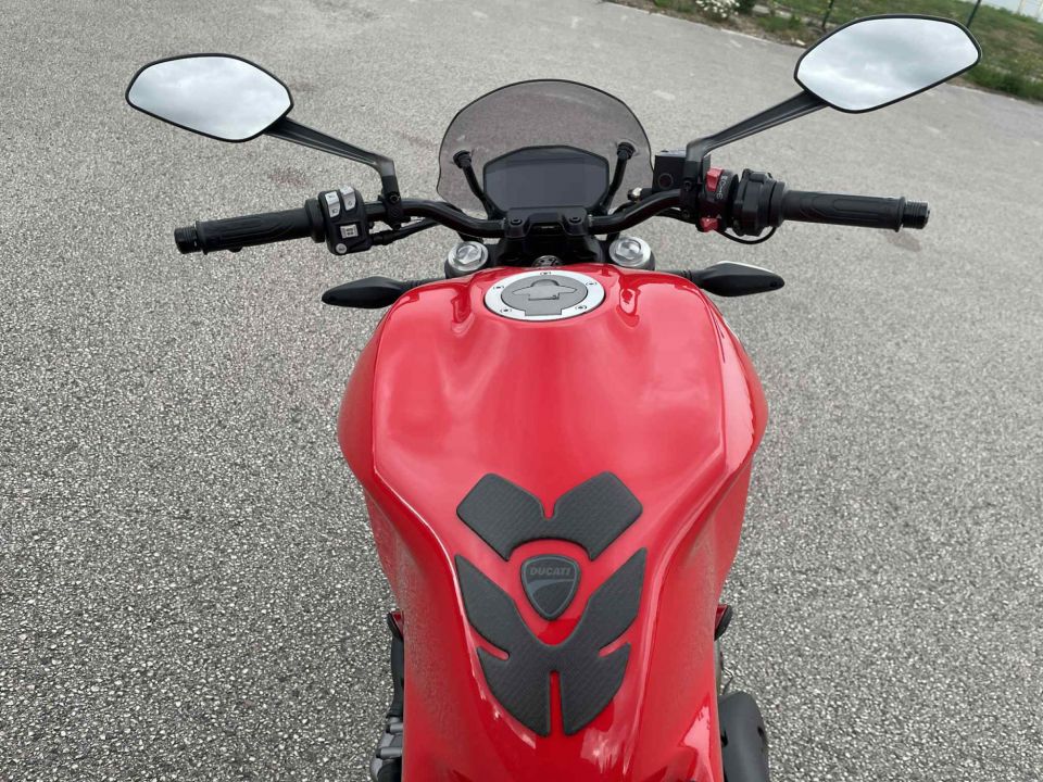 DUCATI MONSTER 821 4