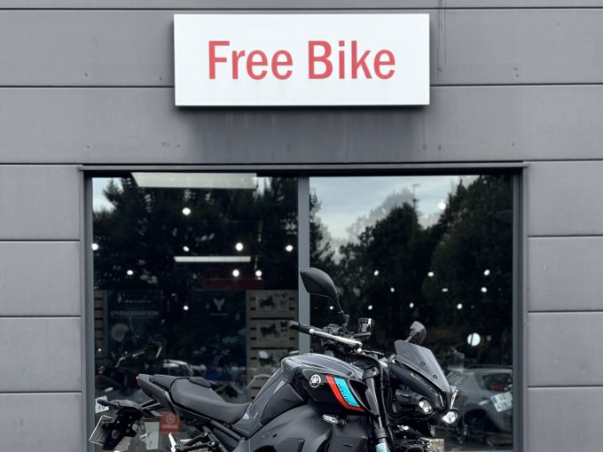 YAMAHA MT-10 4